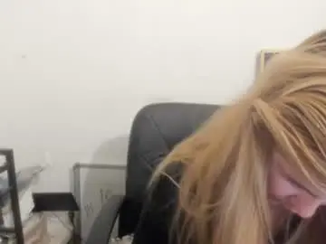 Chaturbate Live Porn of artsyandcraftsy_