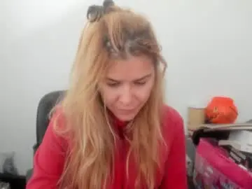 Chaturbate Free Porn Cam of artsyandcraftsy_
