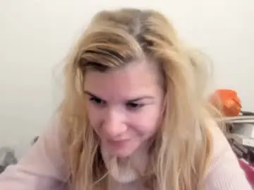 Chaturbate Live Sex Cam of artsyandcraftsy_