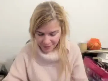 Chaturbate Live Sex Cam of artsyandcraftsy_
