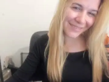 Chaturbate Live Sex Cam of artsyandcraftsy_