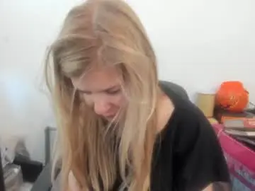 Chaturbate Live Sex of artsyandcraftsy_