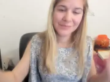 Chaturbate Live Sex Cam of artsyandcraftsy_