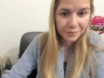 Chaturbate Live Sex of artsyandcraftsy_