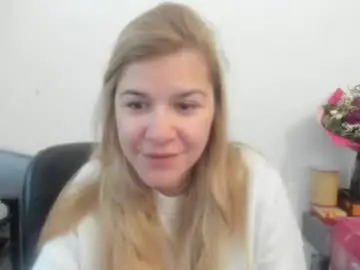 Chaturbate Live Sex of artsyandcraftsy_