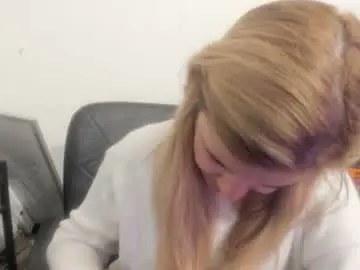 Chaturbate Free Porn Cam of artsyandcraftsy_