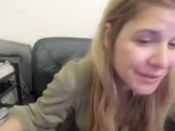 Chaturbate Live Sex of artsyandcraftsy_
