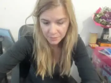 Chaturbate Sex Cam of artsyandcraftsy_