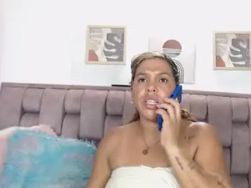 Chaturbate Live Sex of andrea_bigtits69