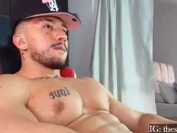 Chaturbate Live Sex Cam of nikolaylisin