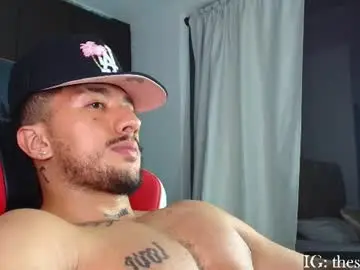 Chaturbate Live Sex Cam of nikolaylisin