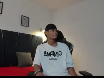 Chaturbate Nude Webcam of kenix_cum23