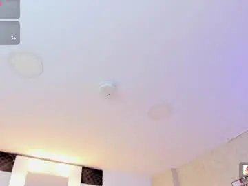 Chaturbate Live Sex Cam of littlee_mia
