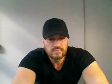 Chaturbate Free Porn Cam of titan_heart