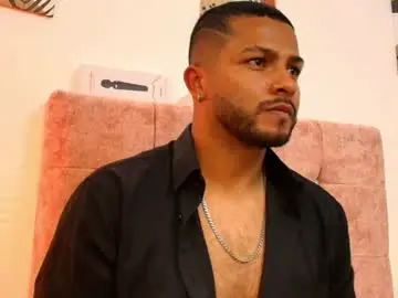 Chaturbate Live Sex Cam of enzo_vitale