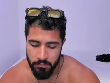 Chaturbate Live Sex Cam of santiago_huntt