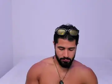 Chaturbate Sex Cam of santiago_huntt