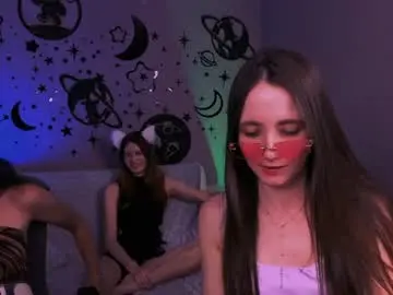 Chaturbate Live Sex Cam of caroline_honeyy