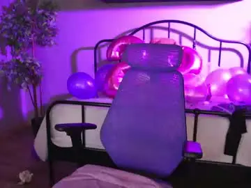 Chaturbate Live Sex Cam of emma_lirys