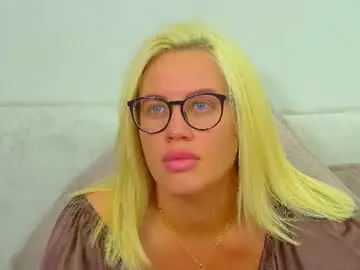 Chaturbate Live Sex Cam of marianeumann