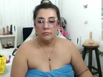 Chaturbate Best live sex cam show of mom_17