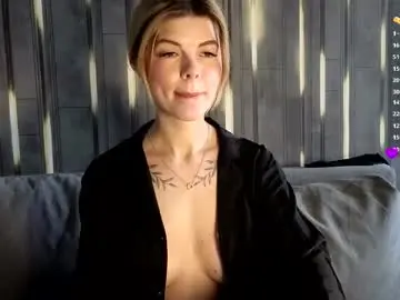 Chaturbate Sex Cam of charming__kitty