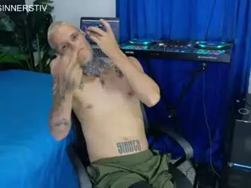 Chaturbate Live Sex Cam of touching_the_sky