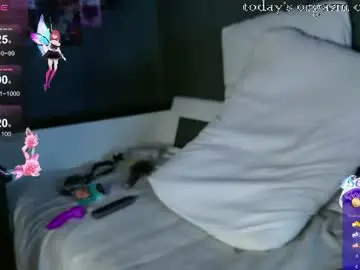 Chaturbate Live Sex Cam of fluffy_cloude