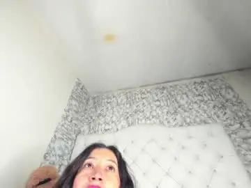 Chaturbate Live Sex Cam of clarita_hills