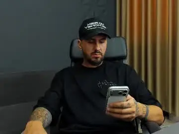 Chaturbate Live Sex Cam of loganstroud