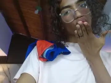 Chaturbate Private Sex Chat of triiangel_latinboy