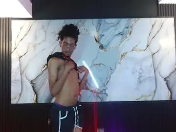 Chaturbate Sex Chat of triiangel_latinboy