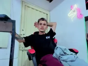 Chaturbate Live Sex Cam of i_am_kelvis_