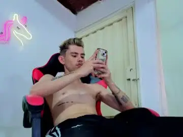 Chaturbate Nude Webcam of i_am_kelvis_