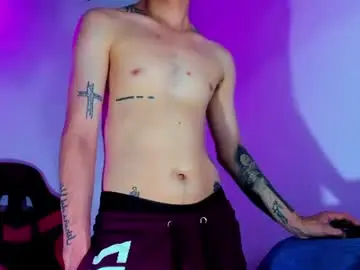 Chaturbate Live Sex Cam of i_am_kelvis_