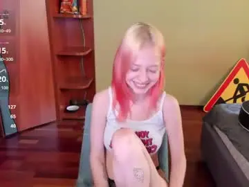 Chaturbate Best live sex cam show of petitelia_