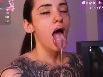 Chaturbate Live Sex Cam of evarabbit