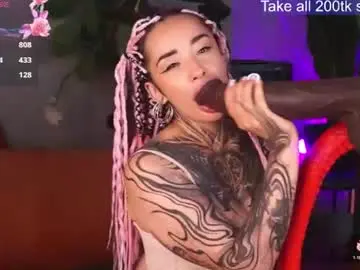 Chaturbate Live Sex Cam of evarabbit