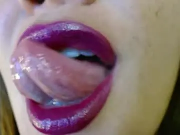 Chaturbate Live Sex Cam of miss_evoleth2