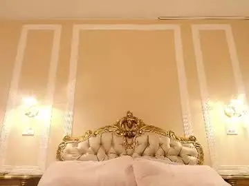 Chaturbate Live Sex Cam of paulinekosh