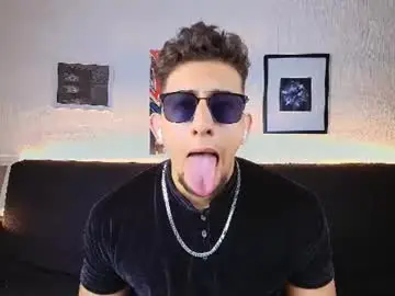 Chaturbate Best live sex cam show of emiliocum_24