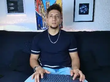 Chaturbate Live Sex Cam of emiliocum_24
