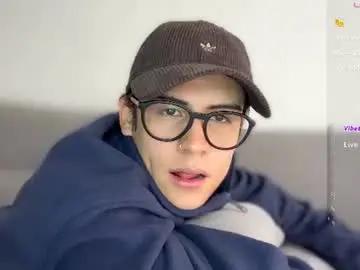 Chaturbate Sex Cam of hey_cesard