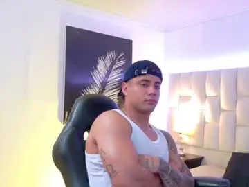 Chaturbate Sex Chat of aiden_santa