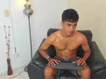 Chaturbate Live Sex Cam of alejandro_williams