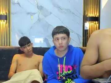 Chaturbate Live Sex Cam of cute_boys18