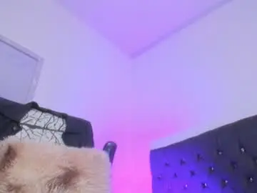 Chaturbate Live Sex Cam of bella_salvatore