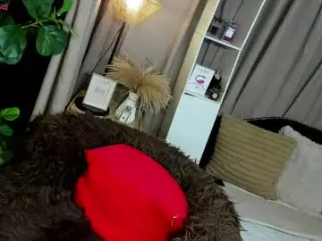 Chaturbate Nude Webcam of hollywood_kaily