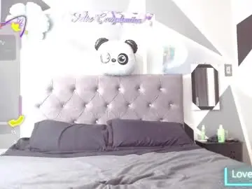 Chaturbate Live Porn of emily_white00