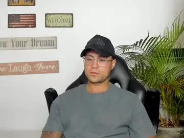 Chaturbate Live Sex Cam of maxi_mux1